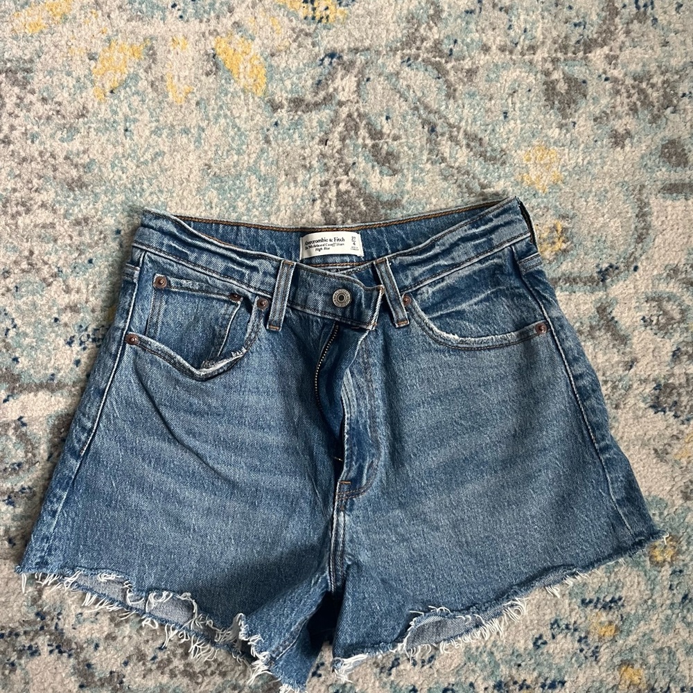Abercrombie 90s Relaxed Cutoff Short High Rise, 27/4